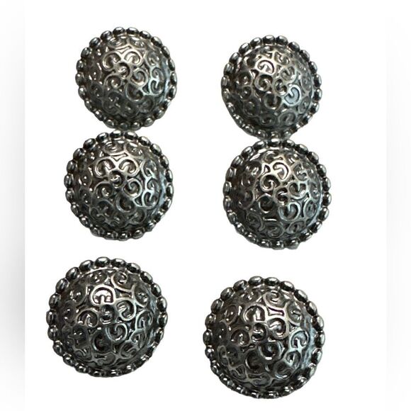 - Vintage raised scallop design beaded border matte silver buttons .75” diameter - Picture 1 of 4